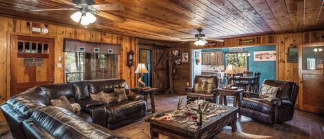 Studio (3 Bedrooms) | Majoituspaikan mukavuudet