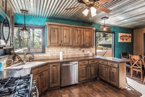 Studio (3 Bedrooms) | Property amenity