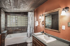 Studio (3 Bedrooms) | Property amenity