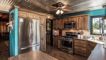 Studio (3 Bedrooms) | Fasilitas properti