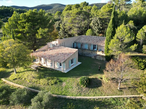 Romantic villa at the heart of Provence with olive grove and swimming pool