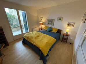 4 chambres, fer et planche à repasser, Wi-Fi, draps fournis