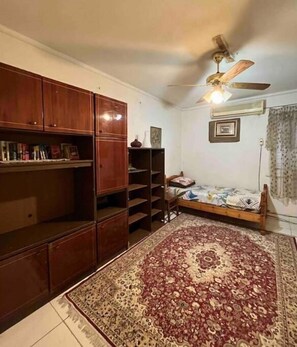 2 quartos, ferros/tábuas de passar roupa, Wi-Fi, roupa de cama