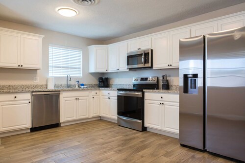 Cozy home near downtown Mesa, Pool, BBQ