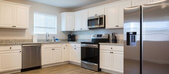 Cozy home near downtown Mesa, Pool, BBQ