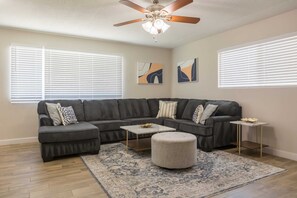 Televisión y oficina 