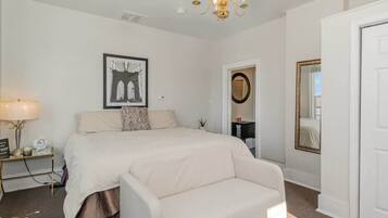 1 bedroom, desk, iron/ironing board, WiFi