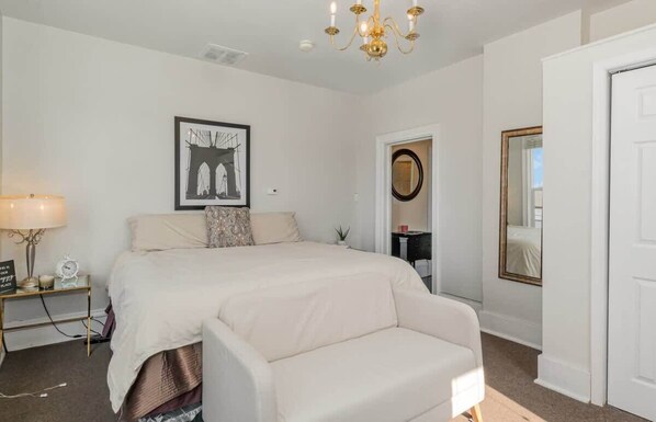 1 habitación, escritorio, tabla de planchar con plancha y wifi 