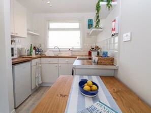 Cottage | Interior - Dolly's Lookout (Lowestoft)