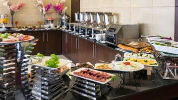 Desayuno continental diario (SAR 25 por persona)