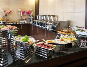 Petit déjeuner continental (25 SAR par personne)