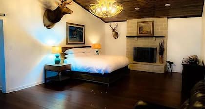 The Bluecat Lodge on Hubbard Shores