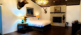 The Bluecat Lodge on Hubbard Shores