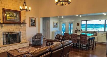 The Bluecat Lodge on Hubbard Shores