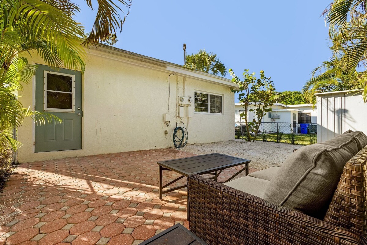 Photo 23 of Naples Lake Park 2 BDRM Condo,Super-Clean w/Patio