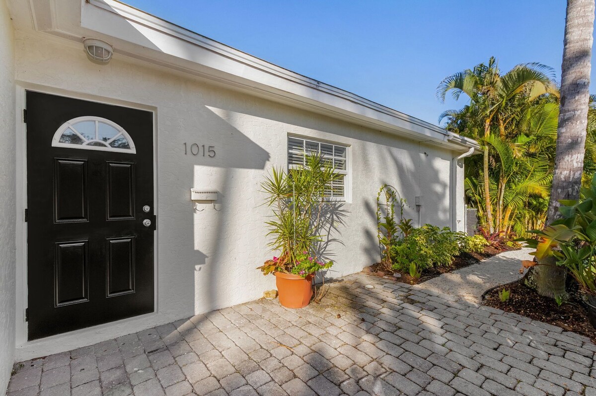 Photo 24 of Naples Lake Park 2 BDRM Condo,Super-Clean w/Patio