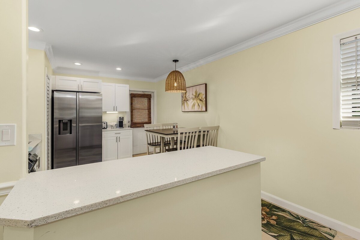 Photo 6 of Naples Lake Park 2 BDRM Condo,Super-Clean w/Patio
