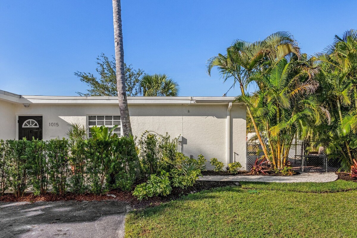 Photo 25 of Naples Lake Park 2 BDRM Condo,Super-Clean w/Patio