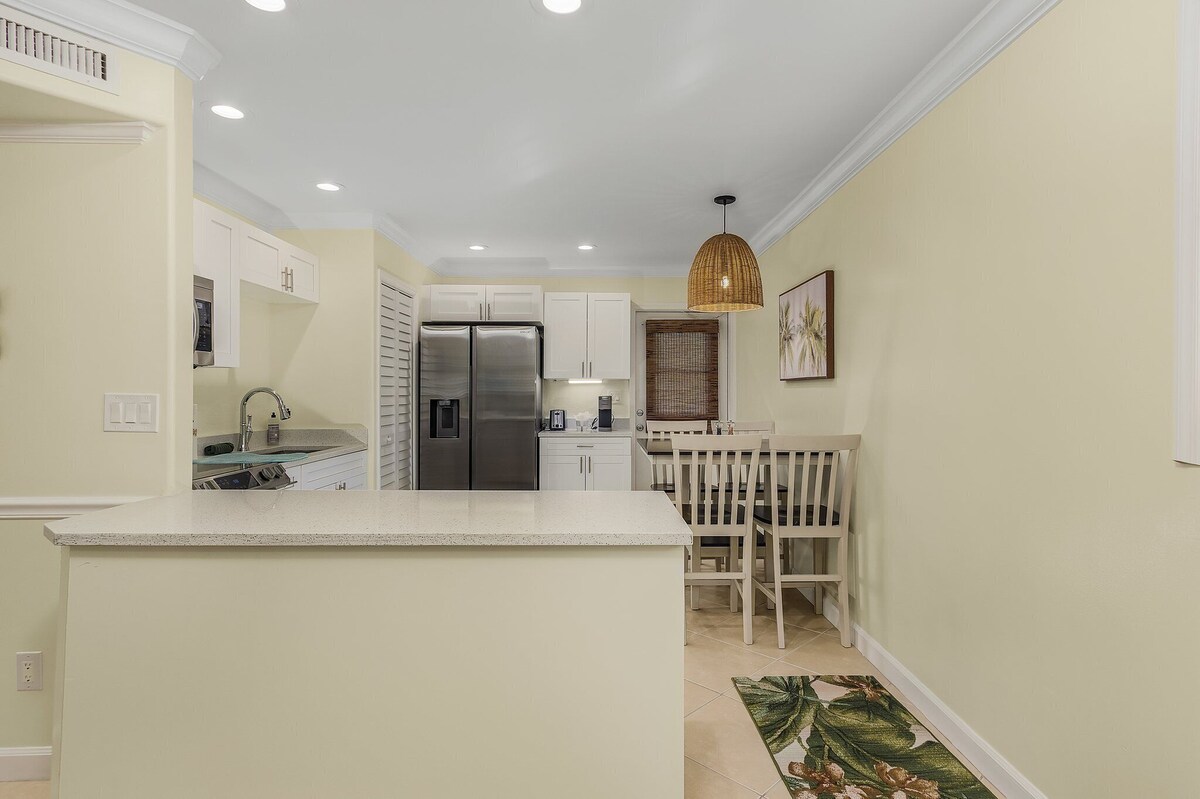 Photo 7 of Naples Lake Park 2 BDRM Condo,Super-Clean w/Patio