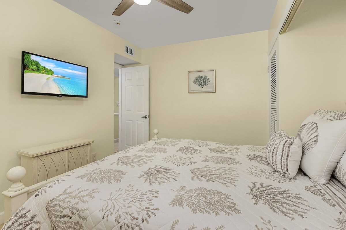 Photo 17 of Naples Lake Park 2 BDRM Condo,Super-Clean w/Patio