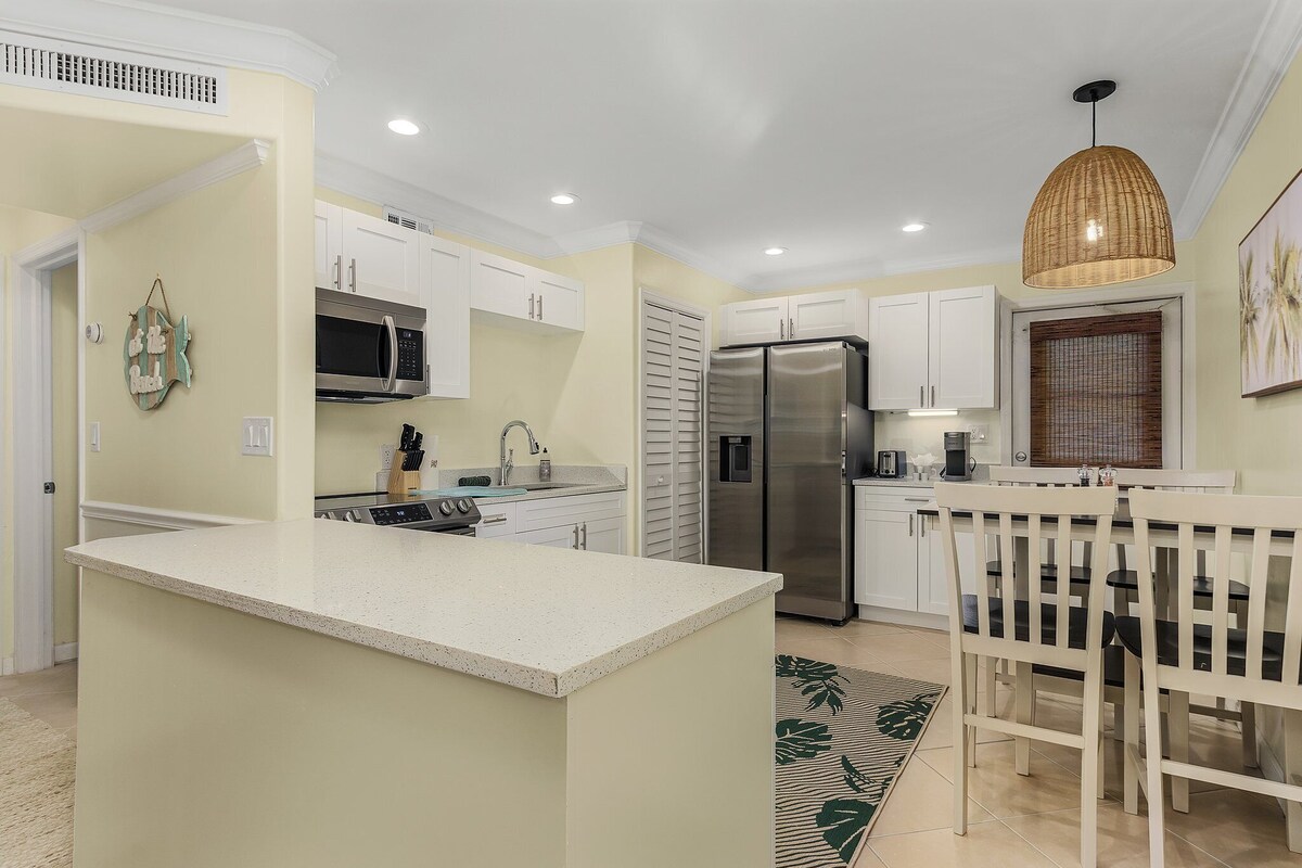 Photo 4 of Naples Lake Park 2 BDRM Condo,Super-Clean w/Patio