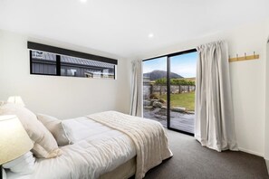 4 Schlafzimmer, Schreibtisch, Bügeleisen/Bügelbrett, WLAN