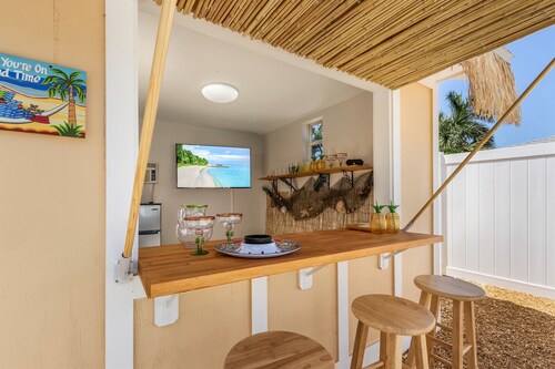 Naples 3 BDRM/Big Htd Pool/Tiki Bar/BBQ