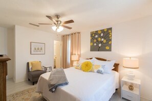 4 bedrooms, desk, iron/ironing board, travel crib - Spacious 4 Bedroom Home near USSSA Complex (Rockledge)