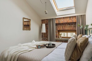 Deluxe Apartment | 2 bedrooms, hypo-allergenic bedding, individually decorated - Penthouse Stradom - LoftAffair (Kraków)