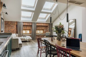 Deluxe Apartment | Living room