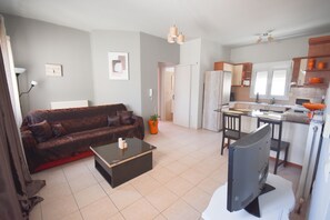 Basic Apartment | Living area | Flat-screen TV - K&C Rooms-Apartments (Markopoulo Mesogaias)