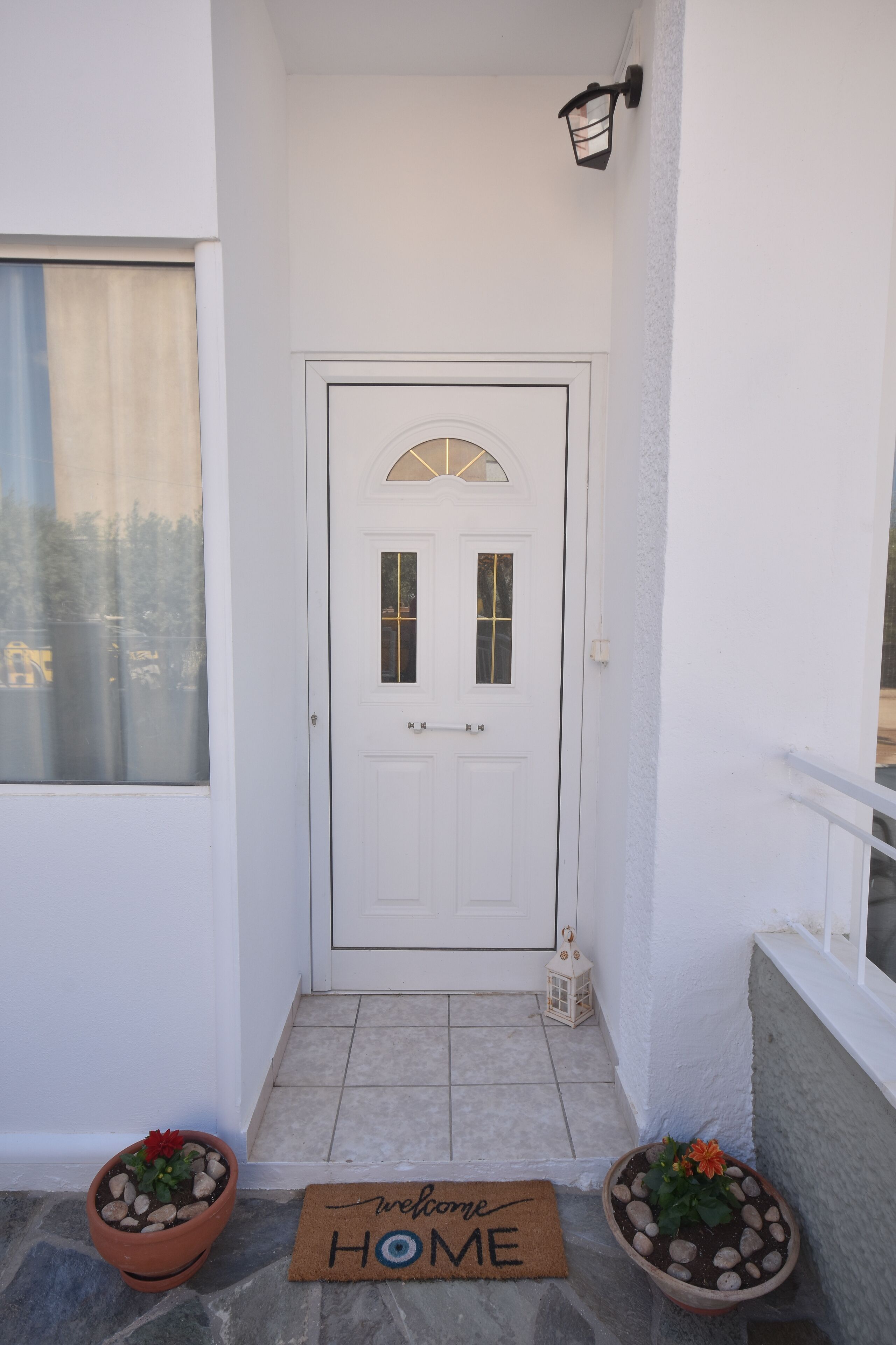 Vista frontal de la propiedad