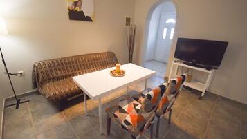 Junior Apartment | Living area | Flat-screen TV