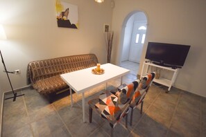 Junior Apartment | Living area | Flat-screen TV - K&C Rooms-Apartments (Markopoulo Mesogaias)
