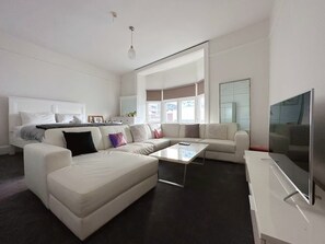 TV - Central Collins Residence at Inner City (Hobart)