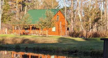 Wildlife Cabin! Spring-fed Ponds! Apple Orchard!
