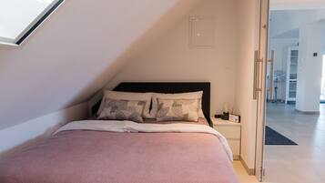 2 Schlafzimmer, Zimmersafe, Bügeleisen/Bügelbrett, Reisekinderbett