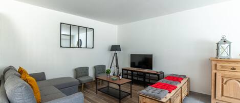 Télévision, lecteur de DVD, chaîne hi-fi