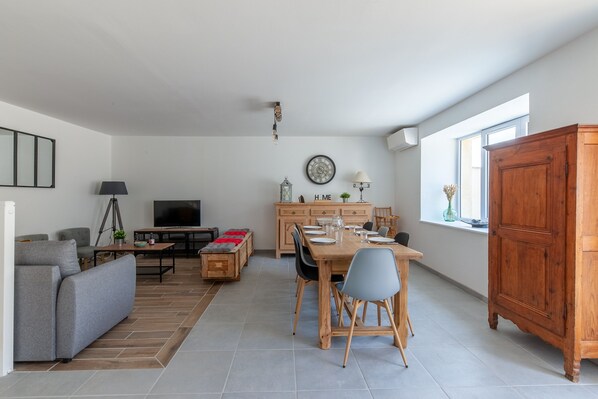 Dining - Gîte du Tilleul - Maison climatisée pour 8 voyageurs (Houesville)