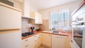 Réfrigérateur, micro-ondes, four, lave-vaisselle