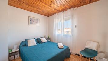 3 slaapkamers, een strijkplank/strijkijzer, gratis wifi