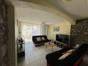 Télévision, chaîne hi-fi