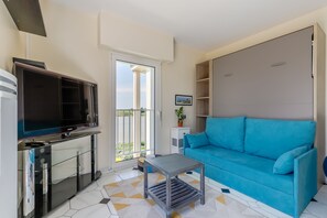 TV, DVD player - L'Hollywood Zen - One Bedroom Apartment, Sleeps 4 (Saint-Jean-de-Monts)