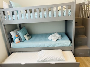 3 bedrooms, iron/ironing board, WiFi, bed sheets