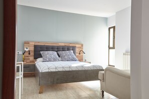 Habitación triple con vistas al jardín | Ropa de cama de alta calidad, edredón y camas con efecto memoria