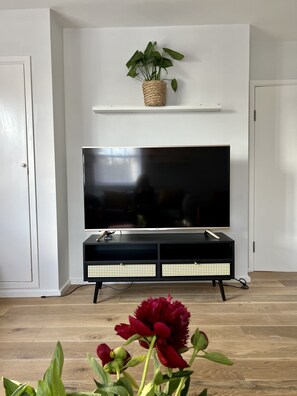 Interior - Sunny 2 King Bed Flat Steps From Portobello Rd (London)