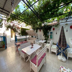 17-inch LCD TV with satellite channels - neşe otel (Cesme)