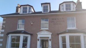 A two-story building with a sign reading "Mackays Spa Lodge Hotel". - Mackay's Spa Lodge Hotel (Strathpeffer)
