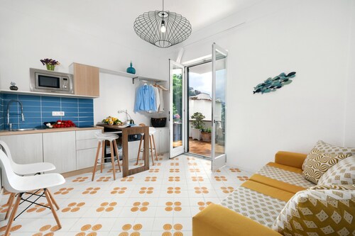 Estate4home - Nikos
