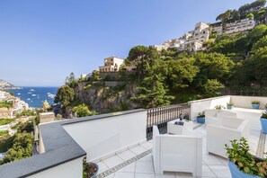 Appartement, 2 chambres, terrasse, vue mer | Balcon